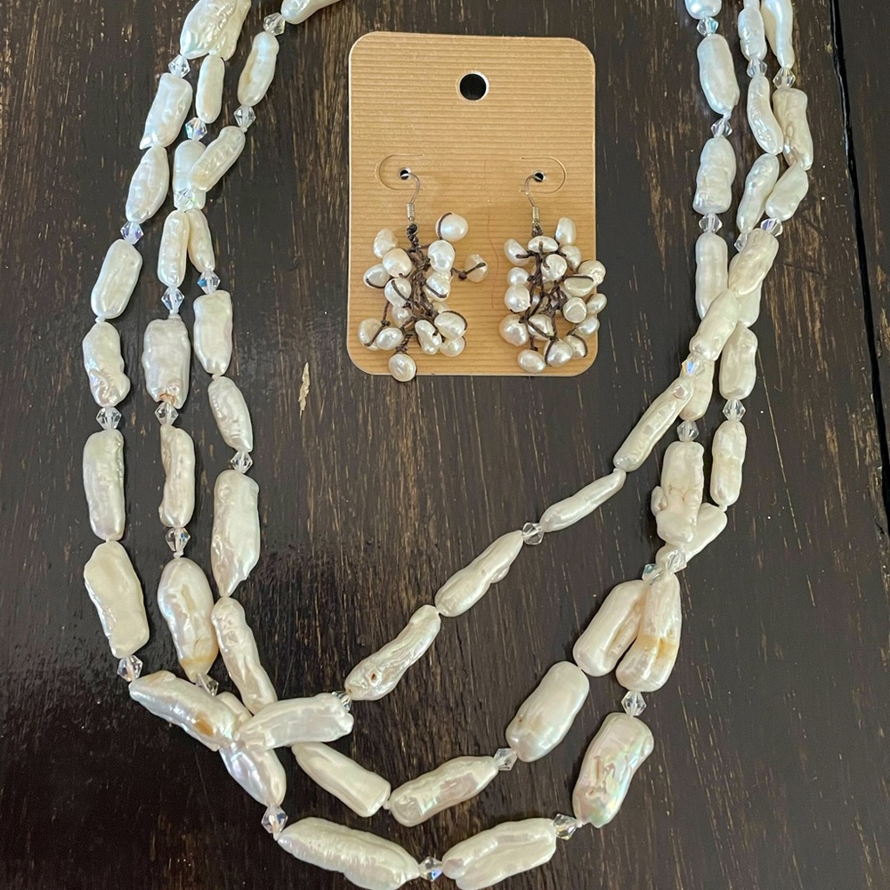 Matching necklace and earring set!